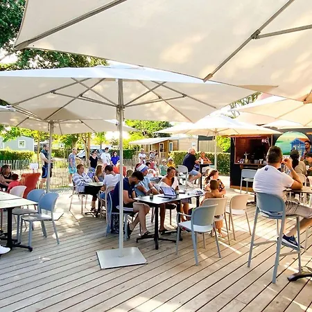 Campingplads Mobil-home Confortable Avec Terrasse Pour 6 Personnes A - Api-1-52-1525 *